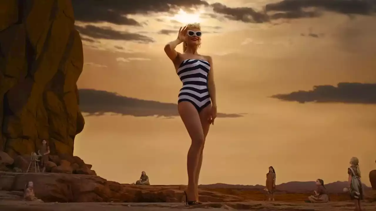 Gaya Margot Robbie Pakai Baju Renang Ikonis di Trailer Baru Film Barbie