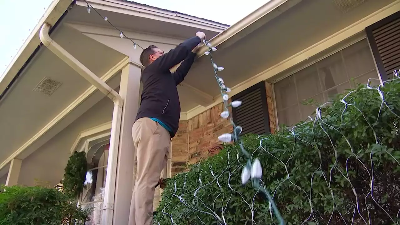 Volunteers Help Ability Connection Deck the Halls