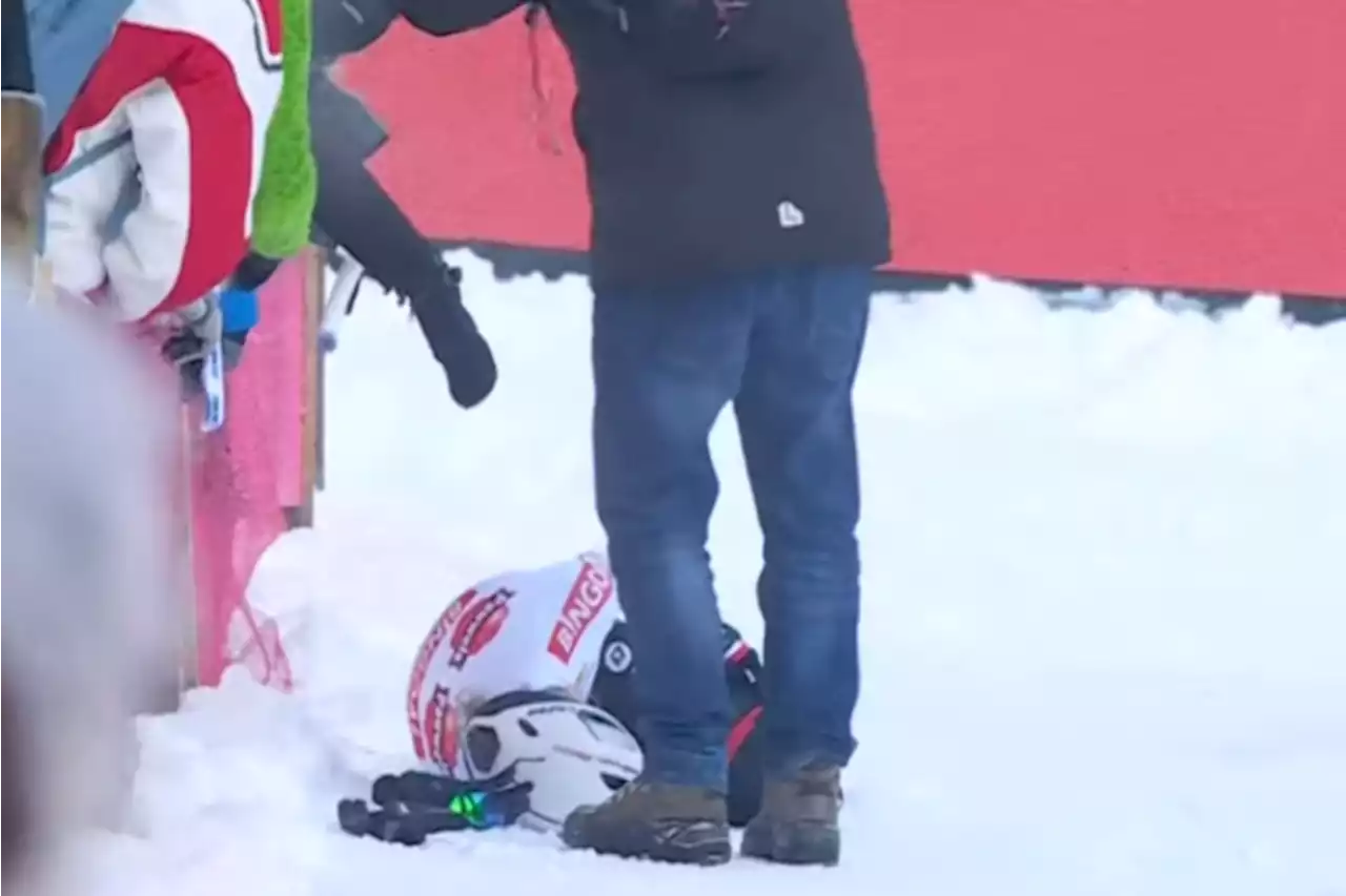 VIDEO. Fem van Empel komt zwaar ten val en moet opgeven op levensgevaarlijk parcours in Val di Sole: “We hoorden het kraken”