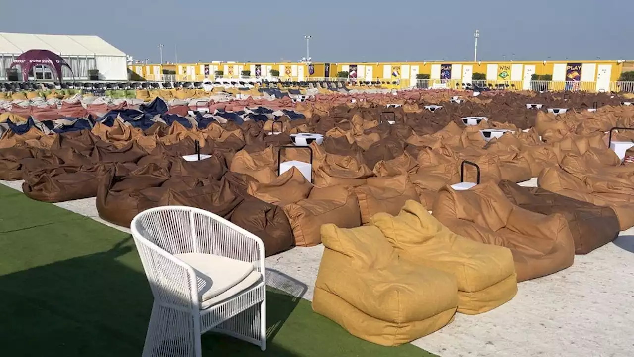 WK in Qatar zit er bijna op: fandorp wordt spookstad, modeshow in containerstadion