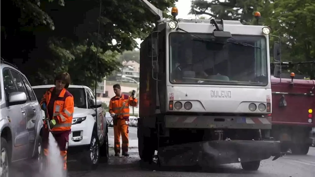 Maltempo, la task force di Ama: 200 interventi in 48 ore per raccolta di foglie e pulizia straordinaria