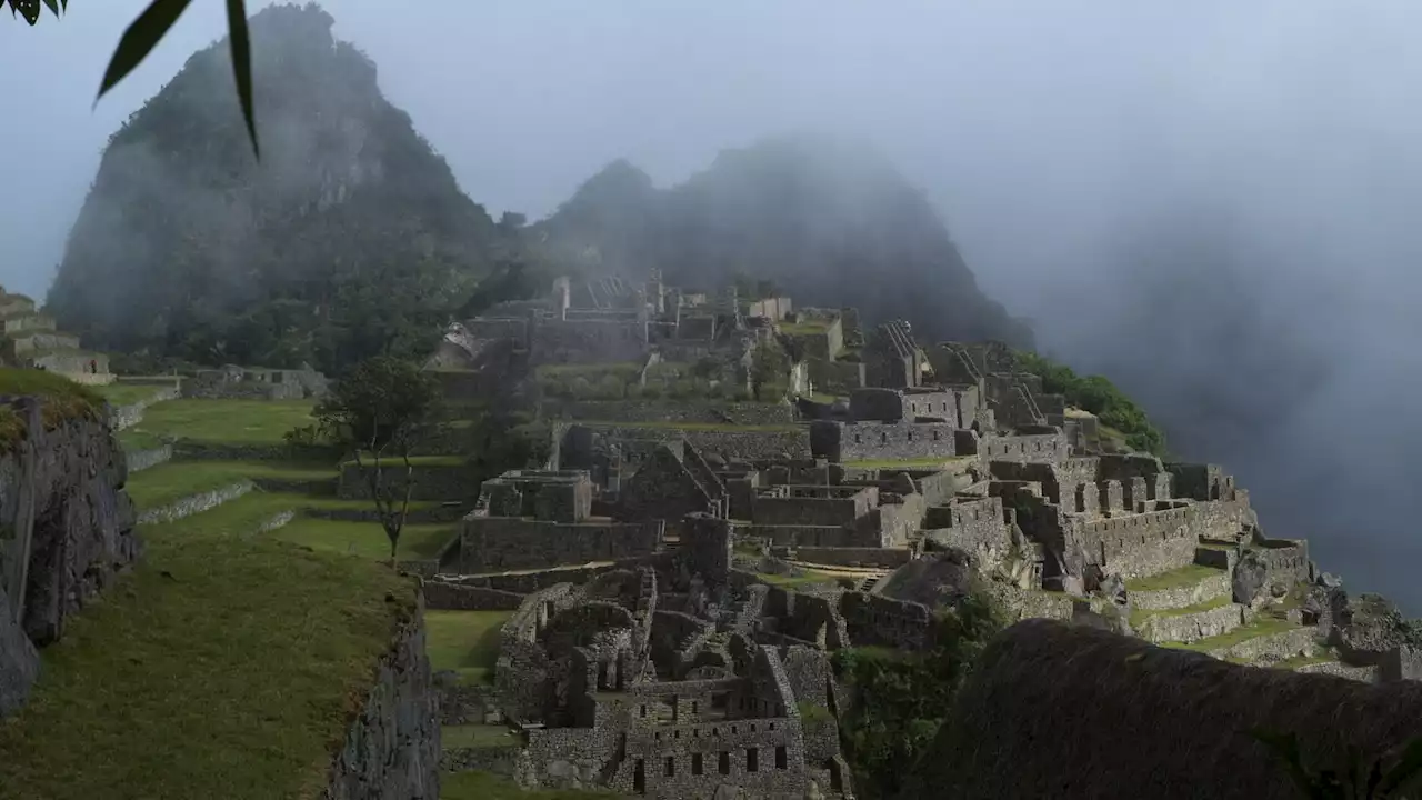 Peru: Protests leave 'thousands of tourists stranded' in gateway city to Machu Picchu