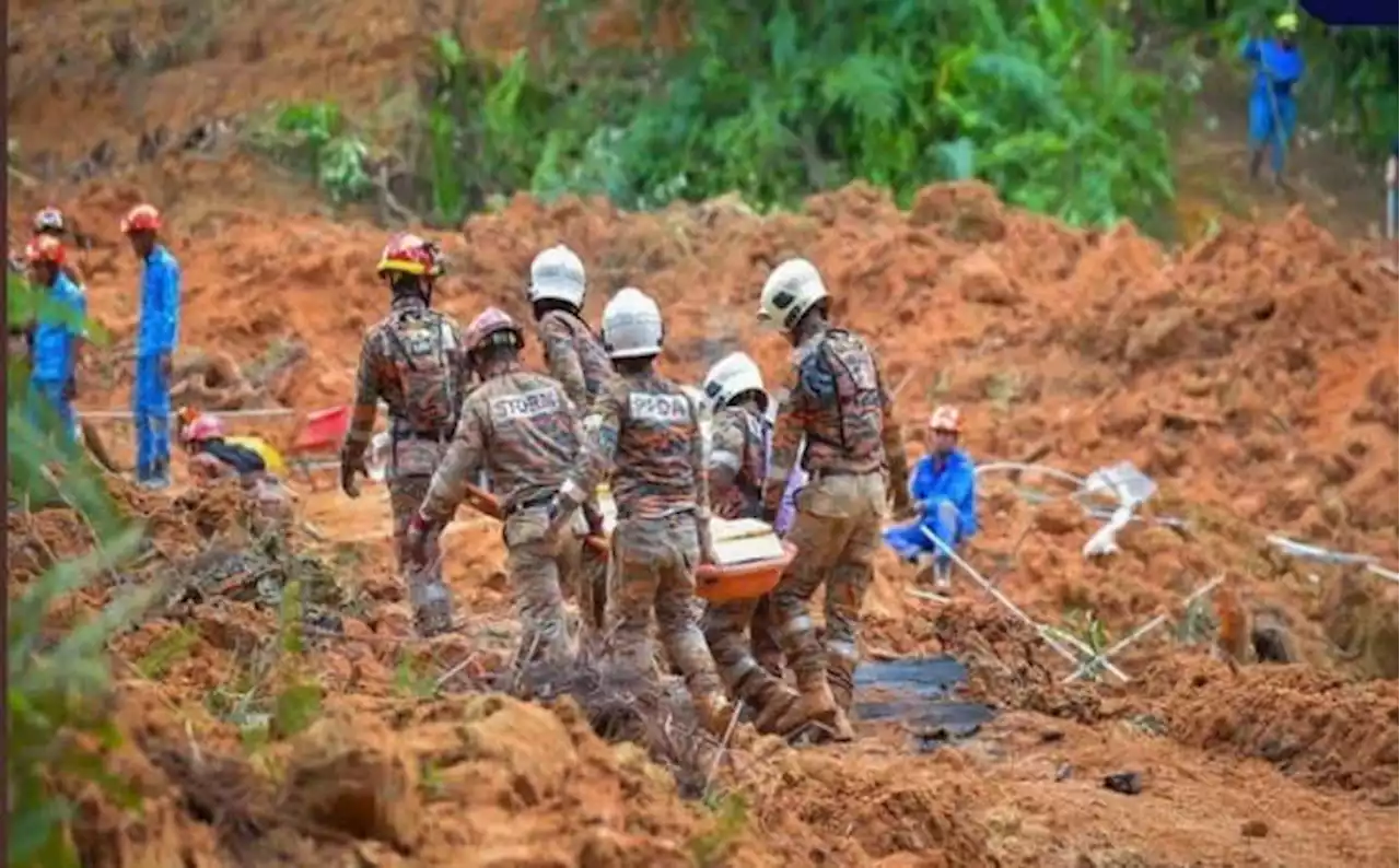 Longsor di Malaysia Renggut 21 Nyawa, Ibu dan Anak Meninggal Berpelukan