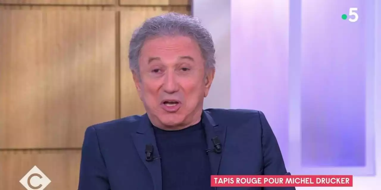 'Ça va te donner un coup de jeune' : comment Johnny Hallyday a poussé Michel Drucker à changer de look (VIDEO)