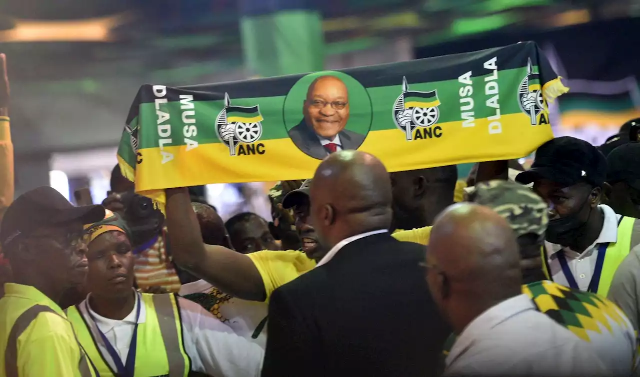 WATCH: Ramaphosa and Zuma laugh together hours after former president laid charges | The Citizen