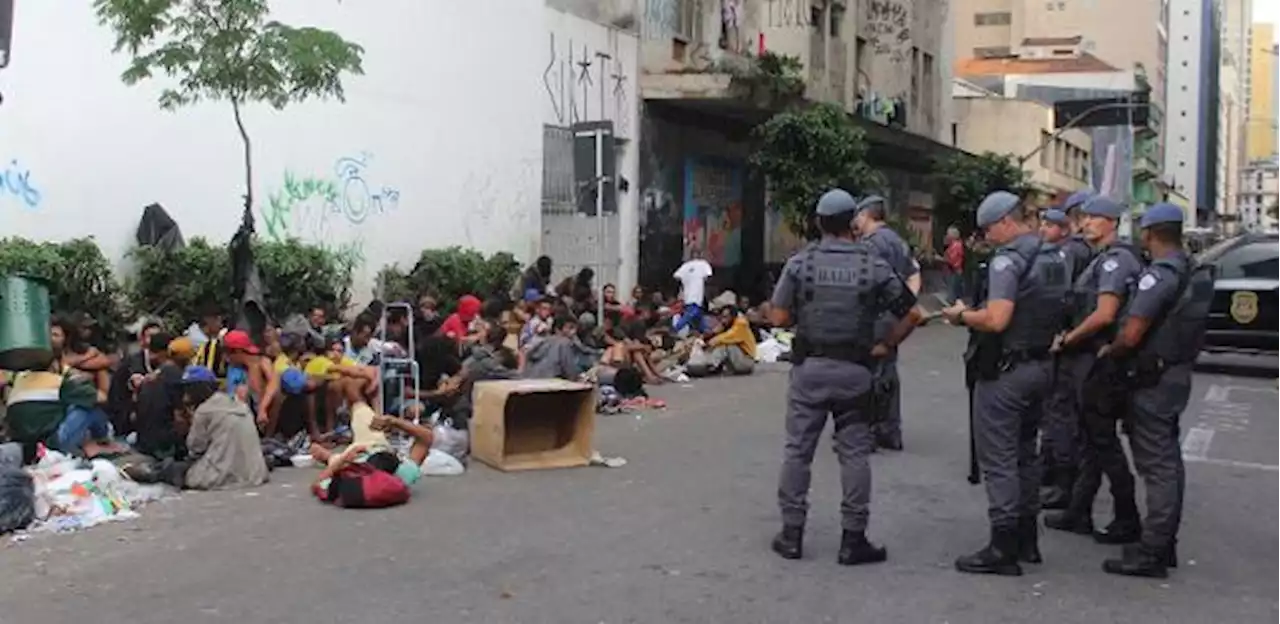 SP cerca praças e dispersa usuários, mas Cracolândia continua sob tensão