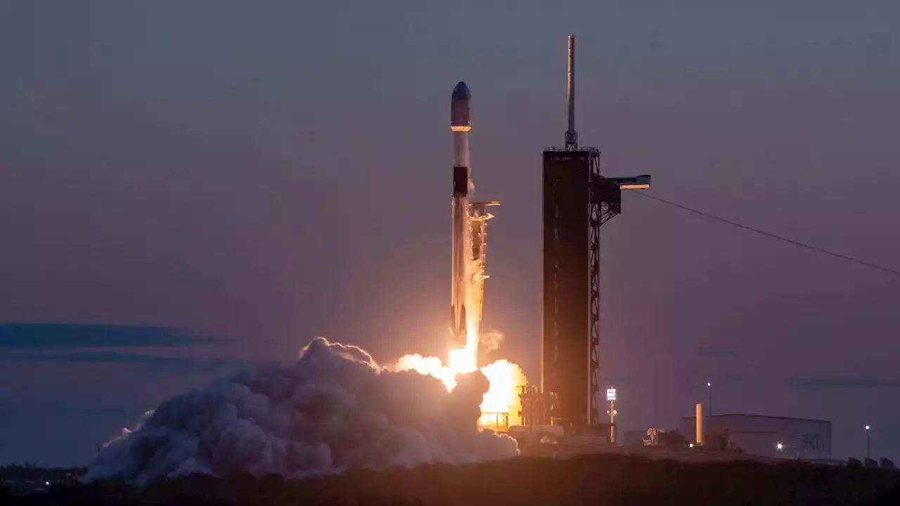 SpaceX scraps plan that could've launched two rockets in an hour, pushing liftoff to Saturday