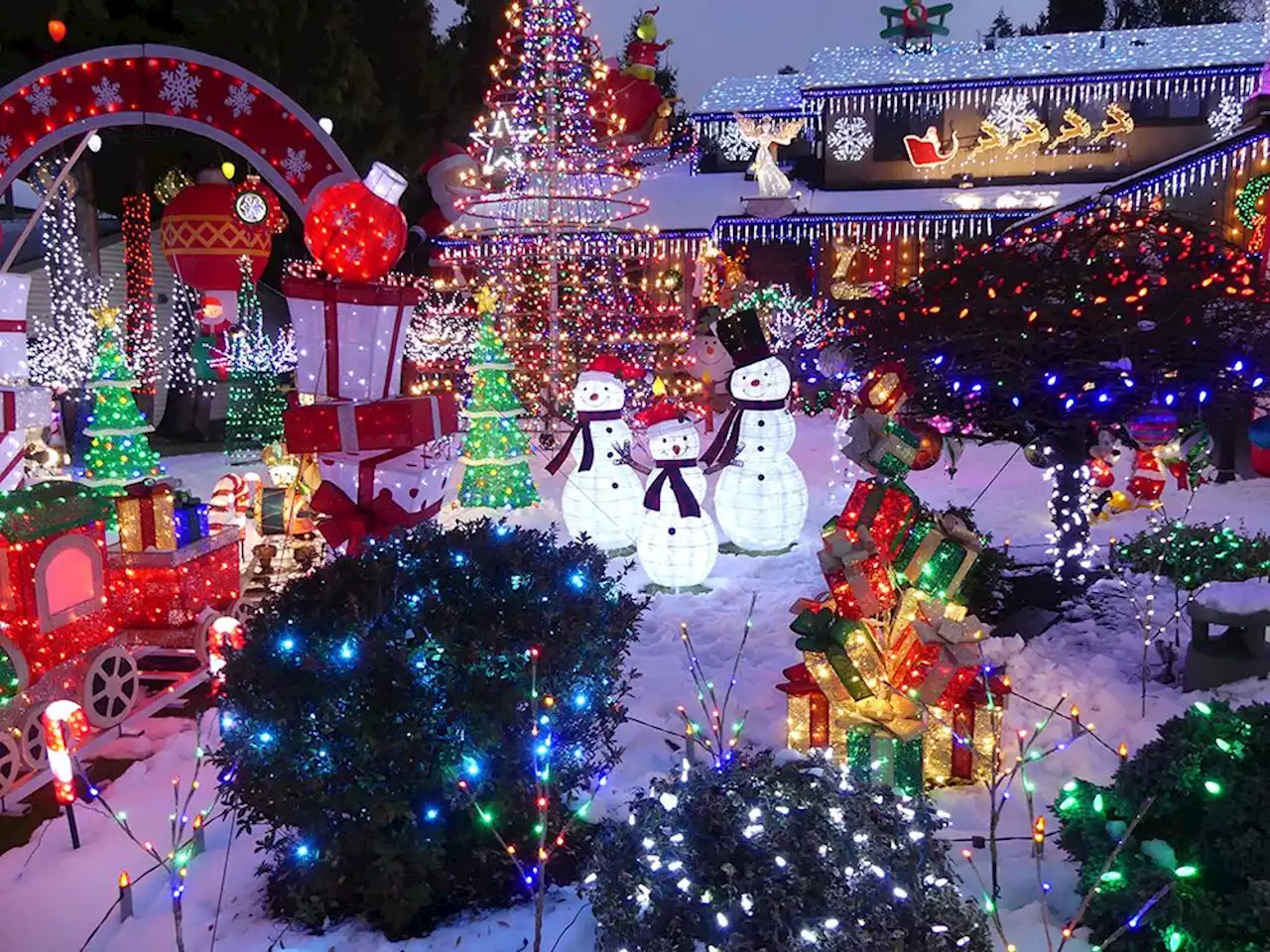 2022 Christmas lights list/map: Check out these dazzling displays around Metro Vancouver