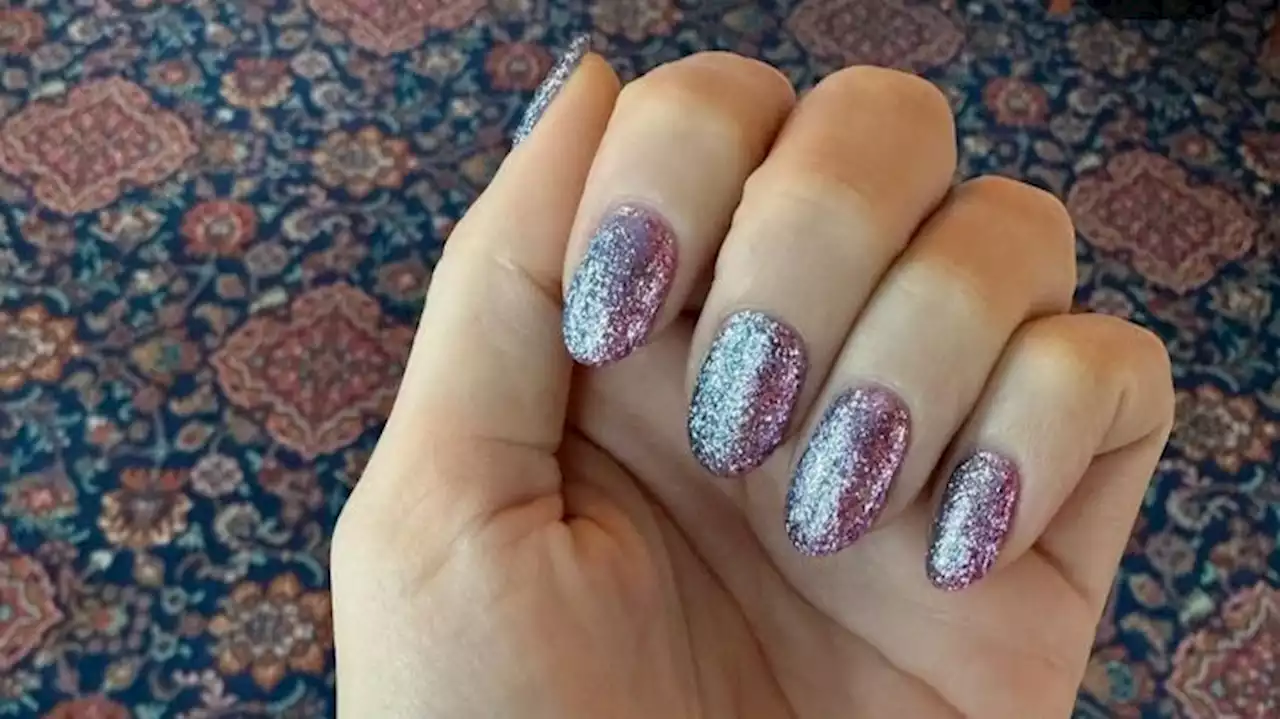 Le manicure più belle di ​Chiara Ferragni (incluse le unghie glitter sfoggiate sulla neve )