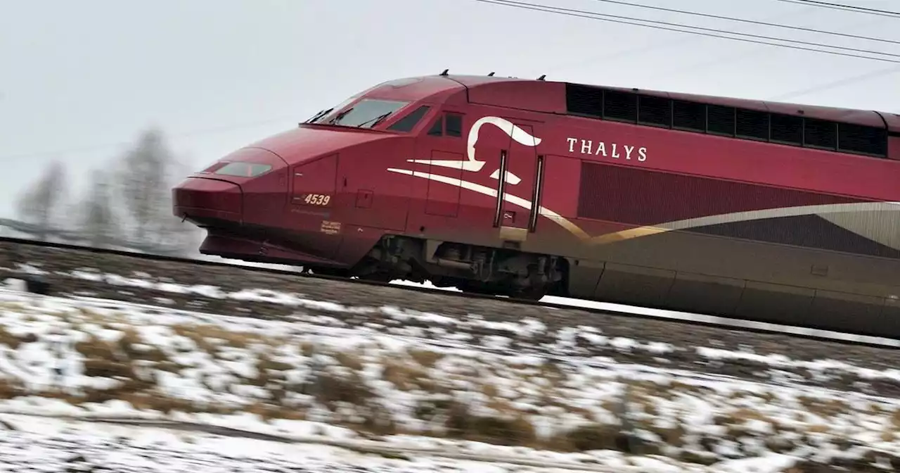 Twee treinen die urenlang stilstonden door ijs op bovenleiding rijden weer: treinverkeer van Brussel naar Frankrijk hervat