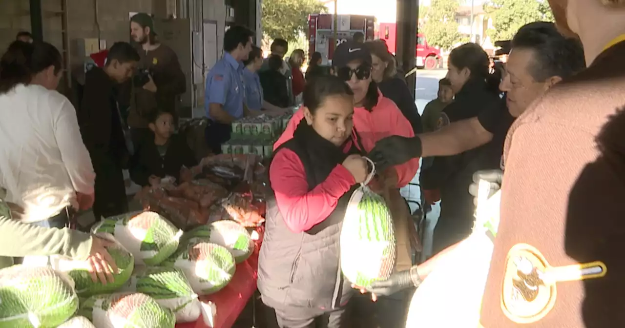 San Diego firefighters feed hundreds of families for the holidays