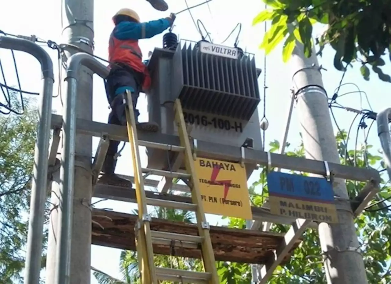 PLN Investigasi Penyebab Kebakaran Gardu Listrik di Palembang