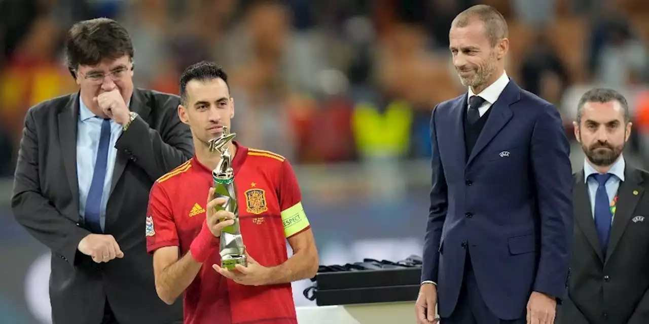 Bos Baru Spanyol Coba Bujuk Sergio Busquets Tunda Pensiun - Bola.net