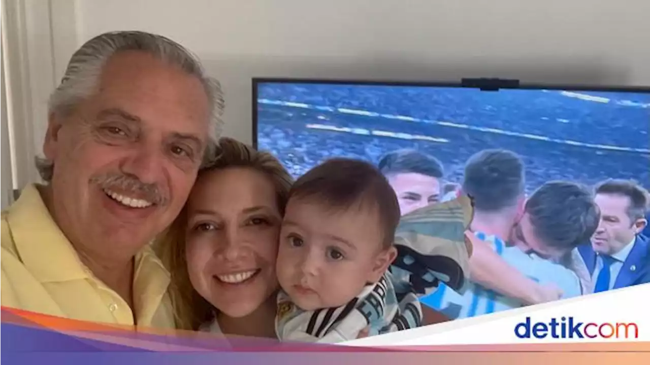 Presiden Unggah Foto Selfie di Depan TV Usai Argentina Juara Piala Dunia