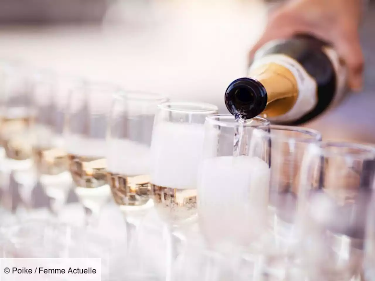 Champagne : l'astuce de la petite cuillère pour garder les bulles fonctionne-t-elle vraiment ?