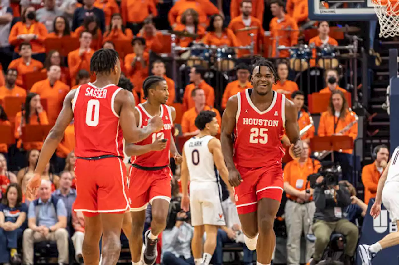 Walker, defense lead No. 5 Houston past No. 2 Virginia 69-61