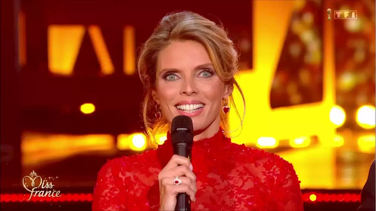 DIRECT - Les larmes de Sylvie Tellier sur la scène de Miss France 2023