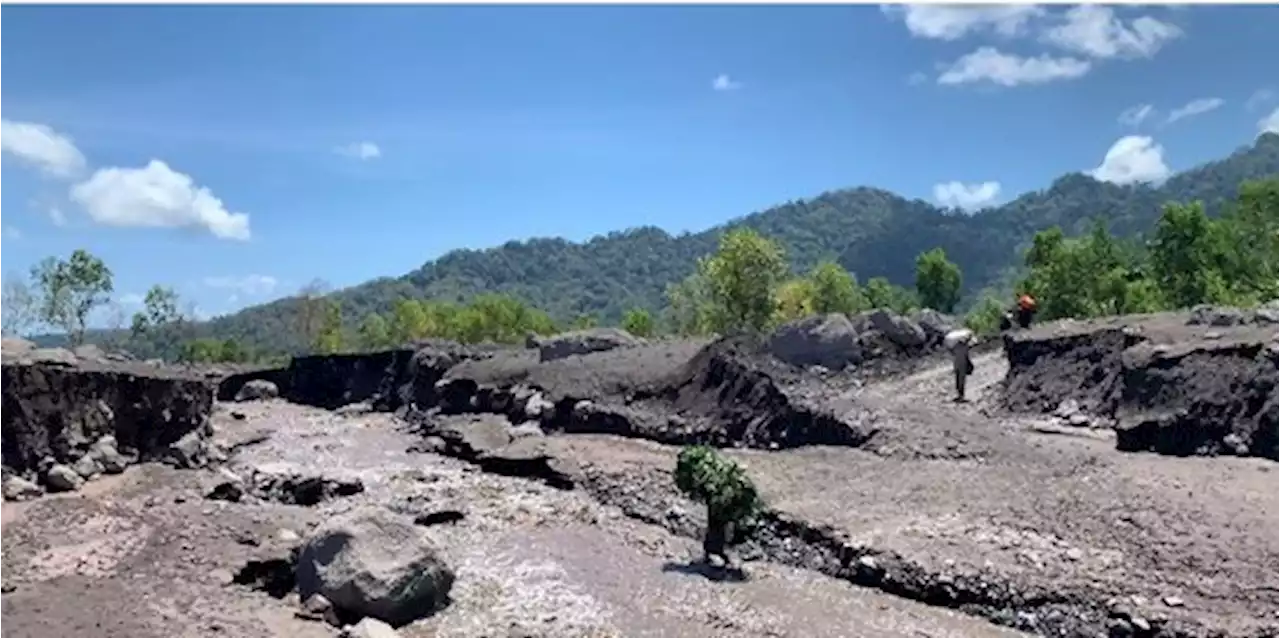 Hidup di Bawah Bayang-Bayang Banjir Lahar Dingin Gunung Semeru | merdeka.com