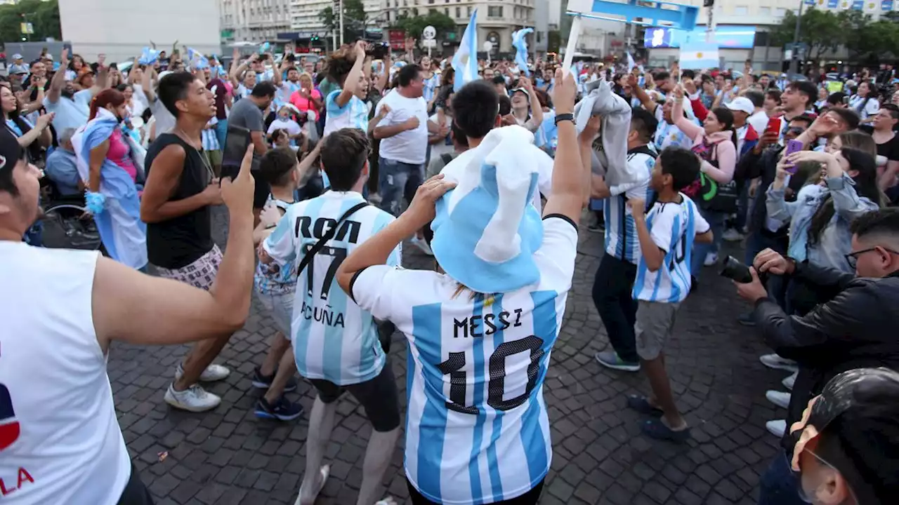 Hubo banderazos en 15 esquinas y mapping en el Obelisco en la previa de la final