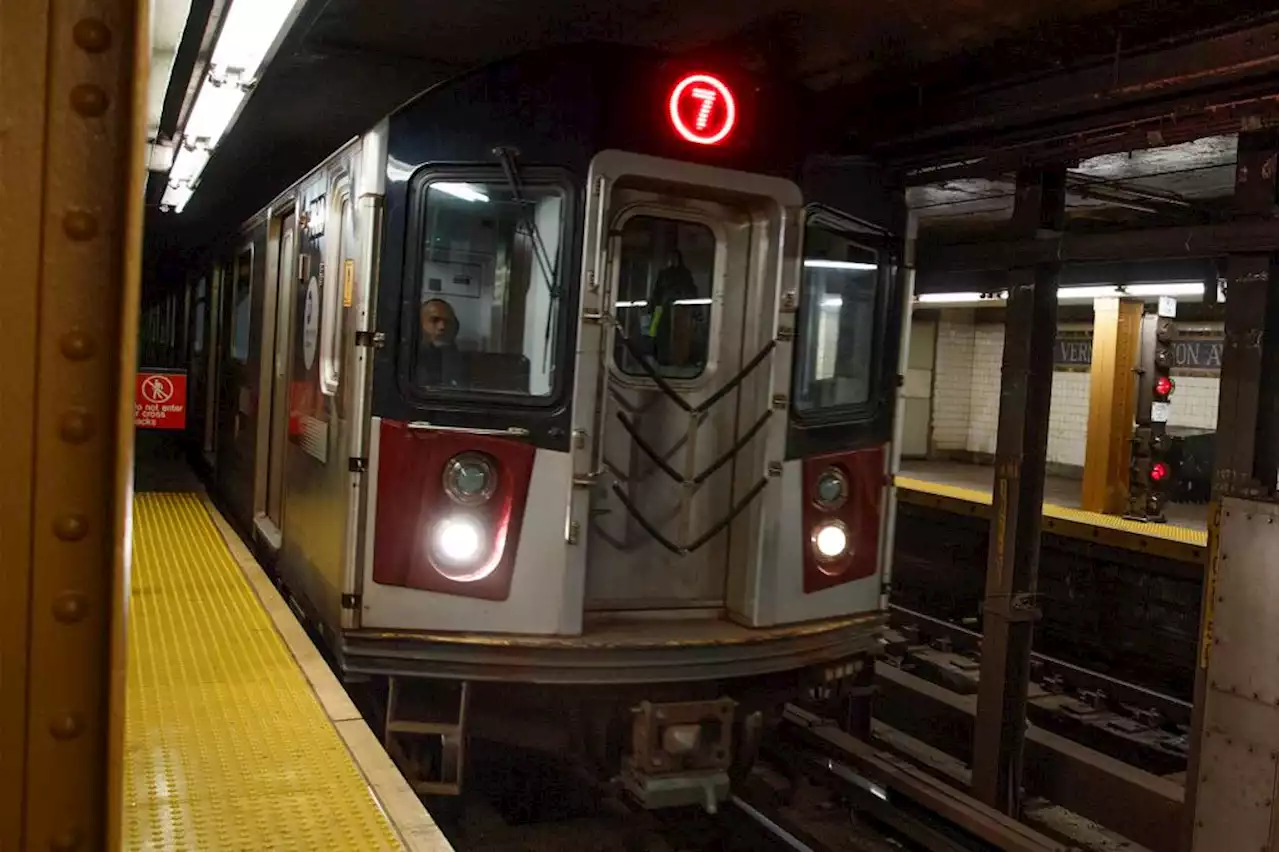 Straphanger robbed by trio who cut his pockets on NYC subway: cops