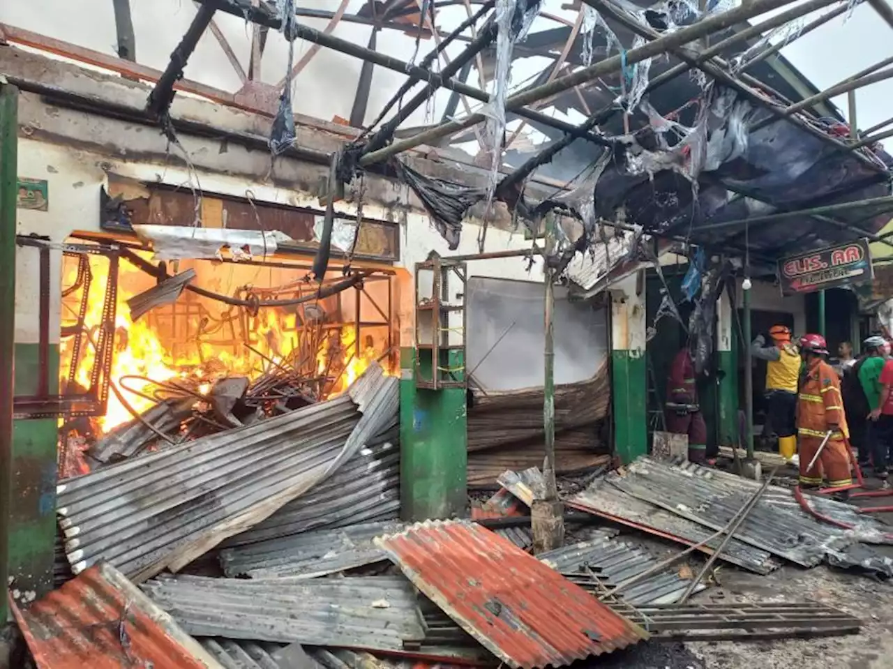 |em|Barang Dagangan Mamah Saya tidak Terbakar, tapi Ada yang Hilang|/em| |Republika Online