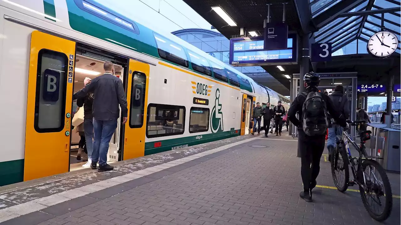 Berliner Regionalverkehr im Dauerstau: Odeg stellt 20-Minuten-Takt des RE1 kurz nach Fahrplanwechsel vorerst wieder ein