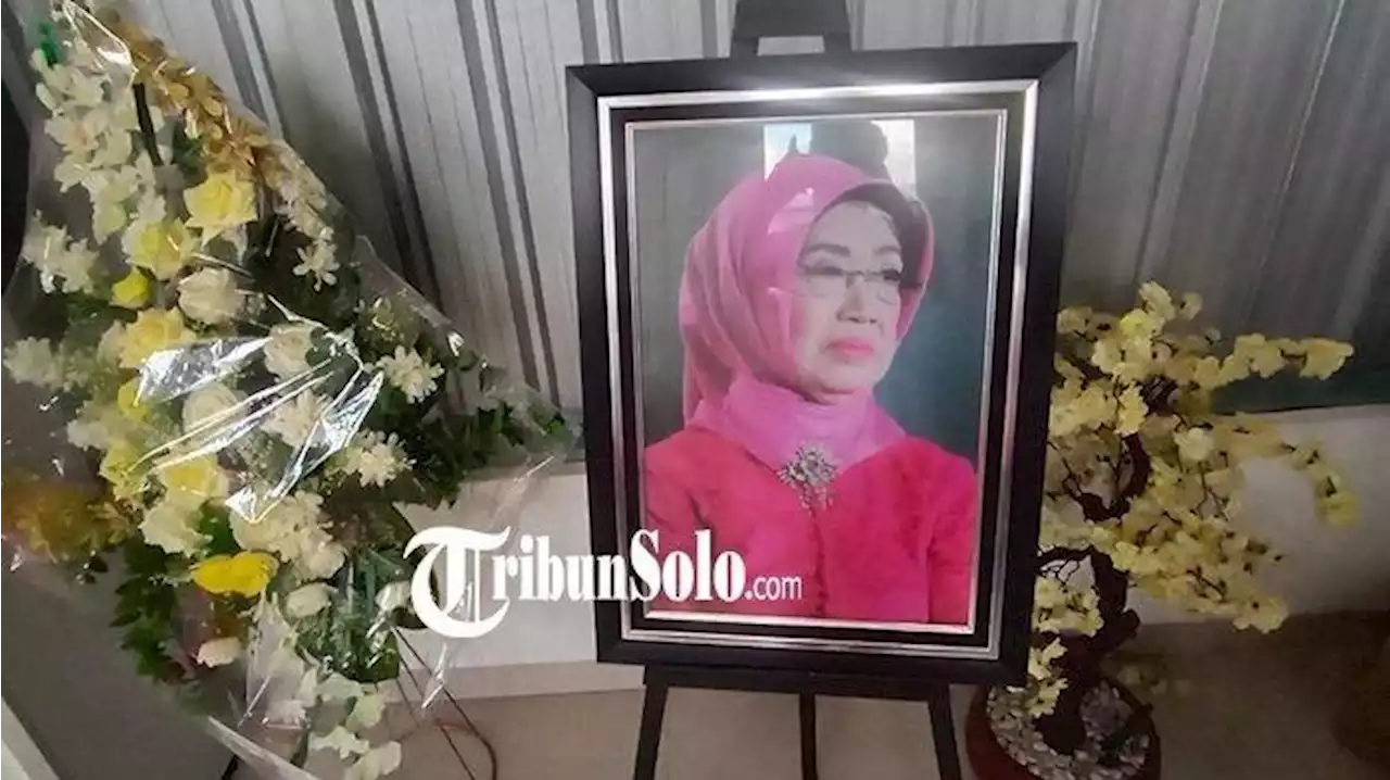 Presiden Jokowi Hanya Sebentar Ziarah di Makam Ibundanya, Ini Penuturan Juru Kunci Makam - Tribunnews.com