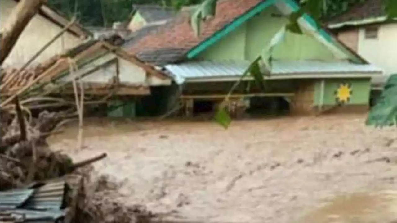 Warga Terdampak Banjir Bandang di Sumedang Dievakuasi ke Pengungsian, 2 Orang Hilang Belum Ditemukan - Tribunnews.com