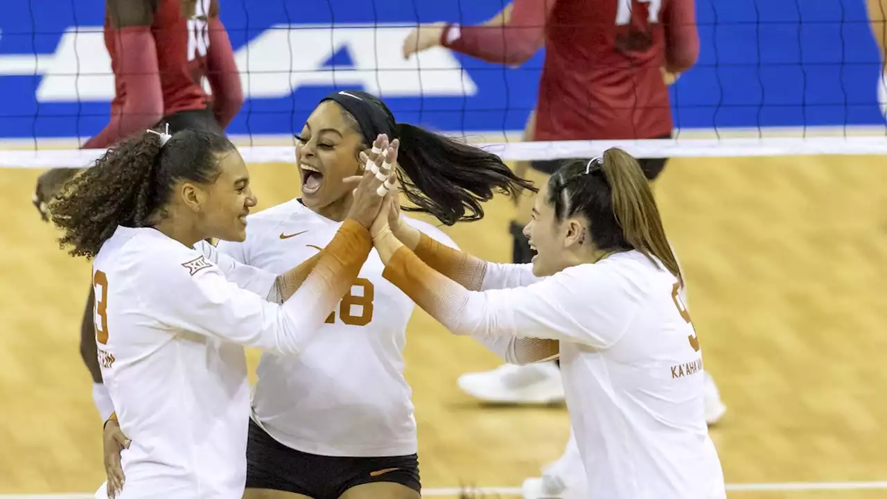 Texas sweeps Louisville to capture first NCAA volleyball championship since 2012