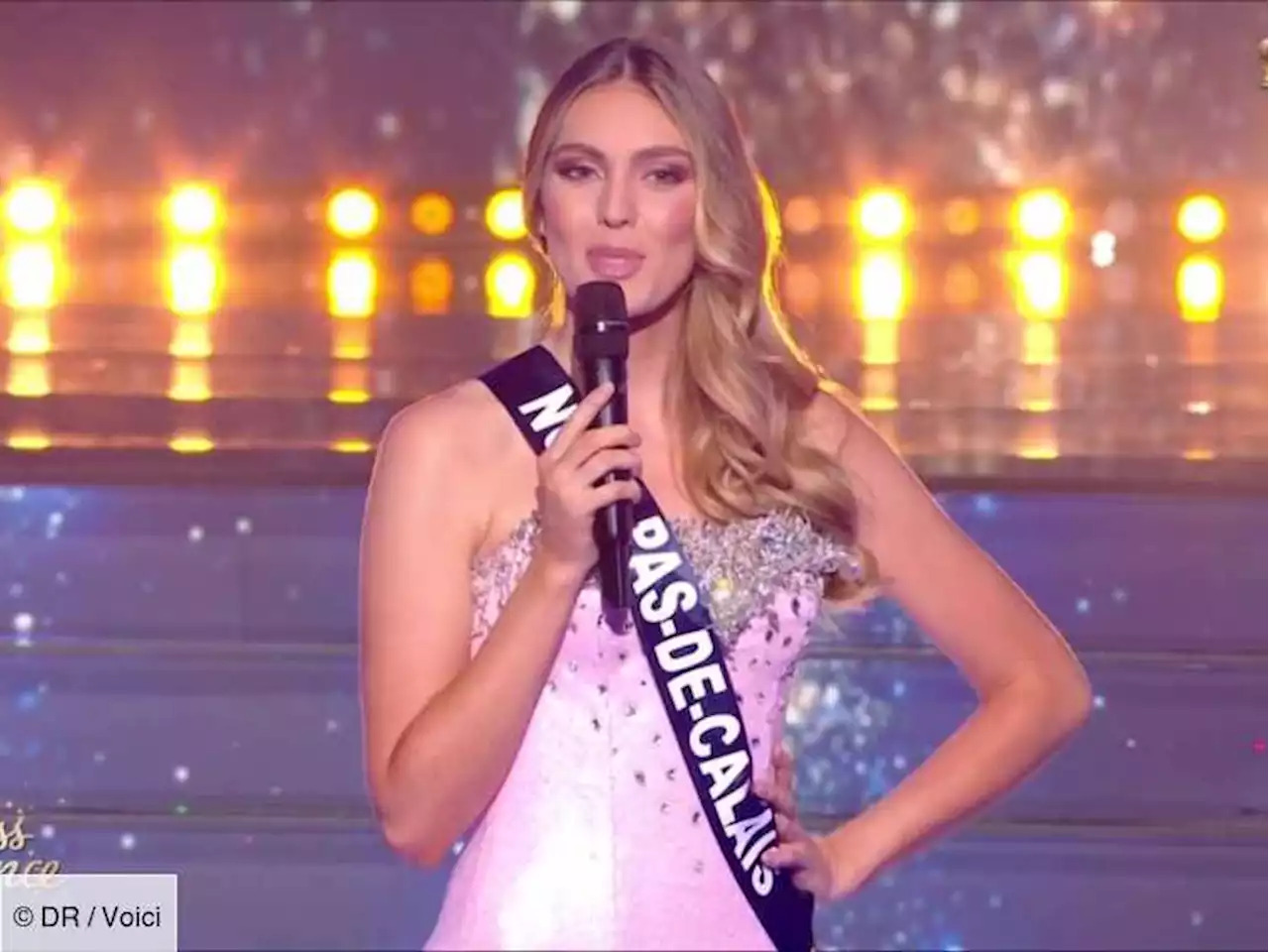 Miss France 2023 : les internautes choqués par le sosie d'Iris Mittenaere - Voici