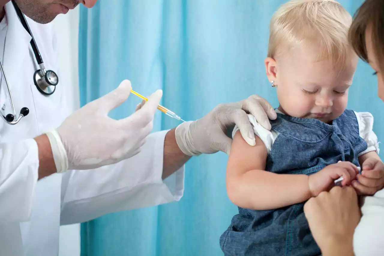 Covid-19 : la vaccination ouverte aux enfants de 6 mois à 4 ans à risque de formes graves