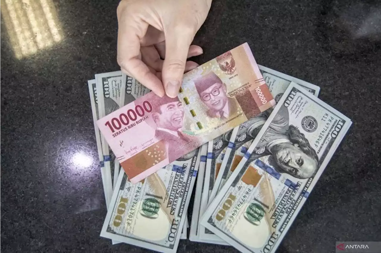 Rupiah menguat tipis di tengah masih tingginya suku bunga Fed