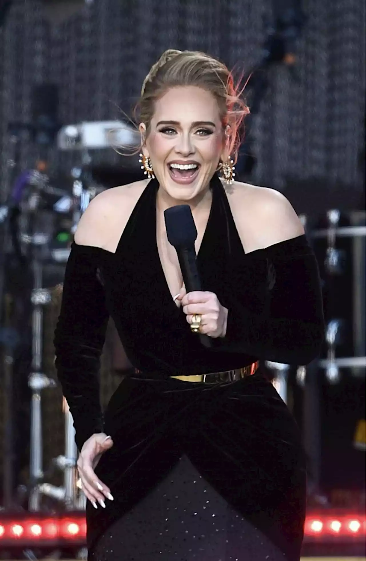 Adele Wears A Piece Of Fashion History In Vegas