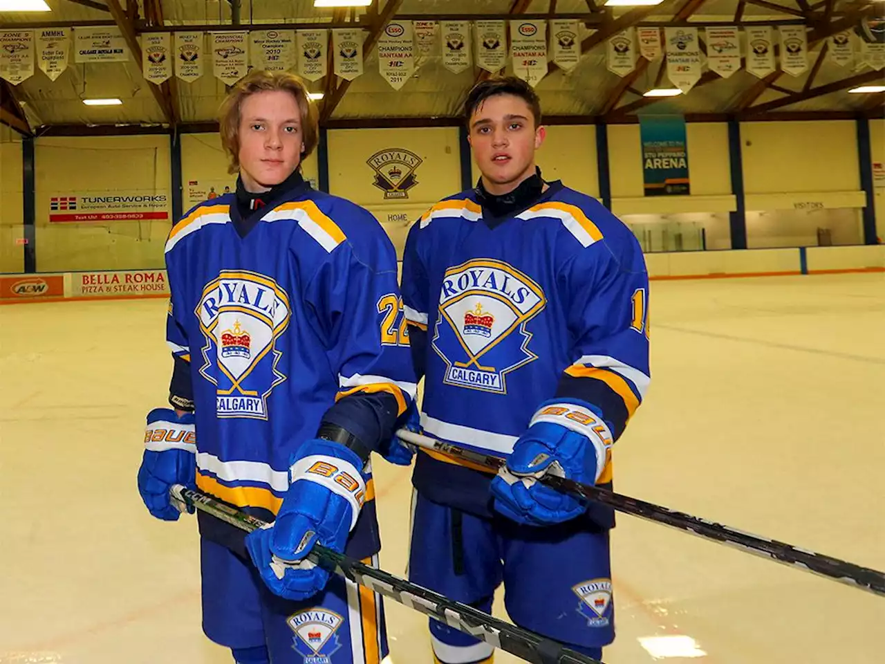 Ukrainian teens playing hockey with Calgary Royals U18 AAA after war pushed them to Canada