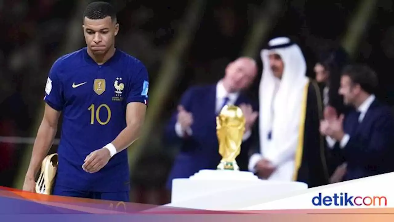 Wajah Kecewa Mbappe Gagal Bawa Pulang Trofi Piala Dunia