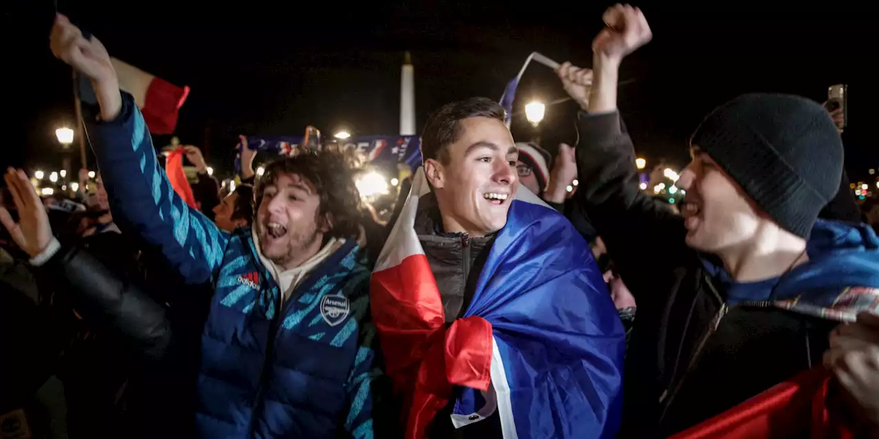 «lI faut les féliciter» : à Paris, les supporters veulent soutenir une dernière fois les Bleus