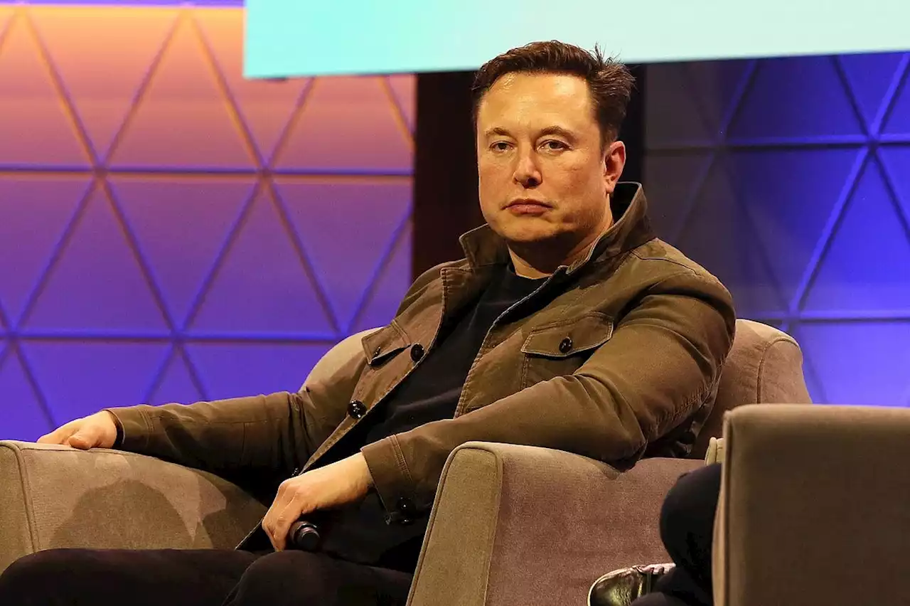 Musk lanza una encuesta vinculante sobre si debe seguir dirigiendo Twitter