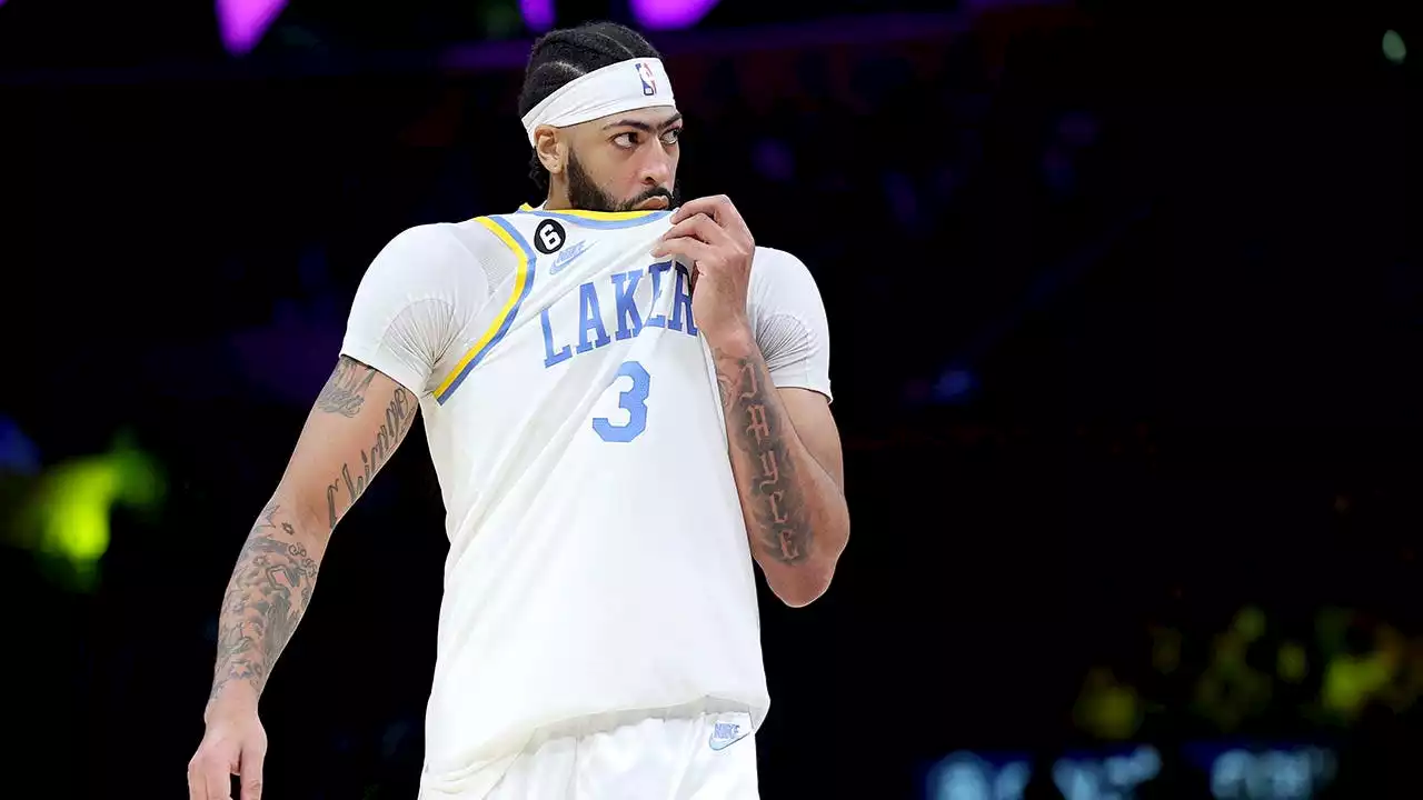 Lakers star Anthony Davis out several weeks with foot injury: report