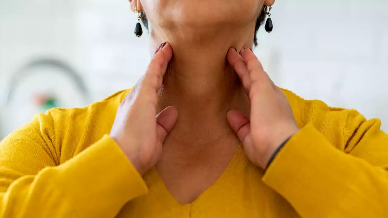 Una mujer acude al médico por un dolor de garganta y descubre que tiene cáncer en Reino Unido