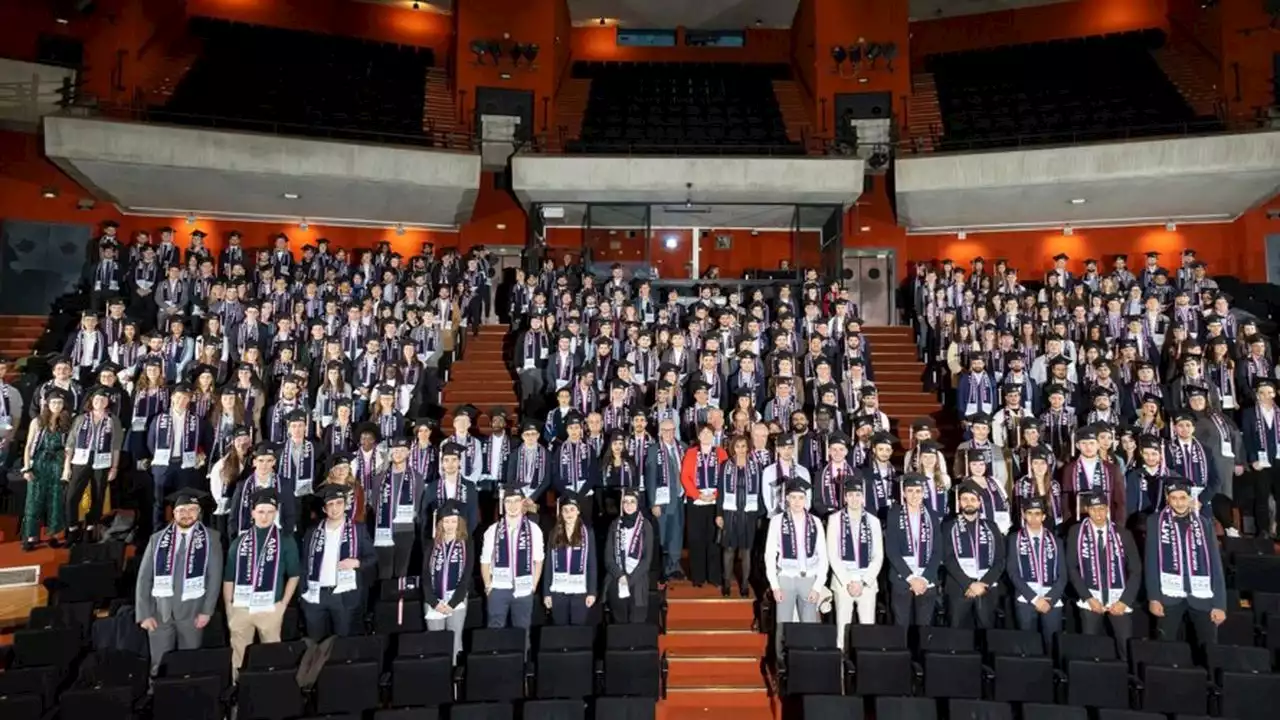 La remise de diplômes de l'IMT Mines Alès organisée pour la première fois au théâtre Le Cratère