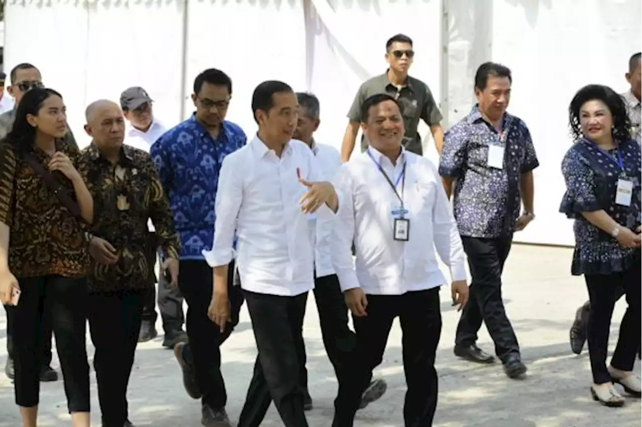 Presiden Jokowi Minta PNM Mekaar Miliki 20 Juta Nasabah Tahun 2024