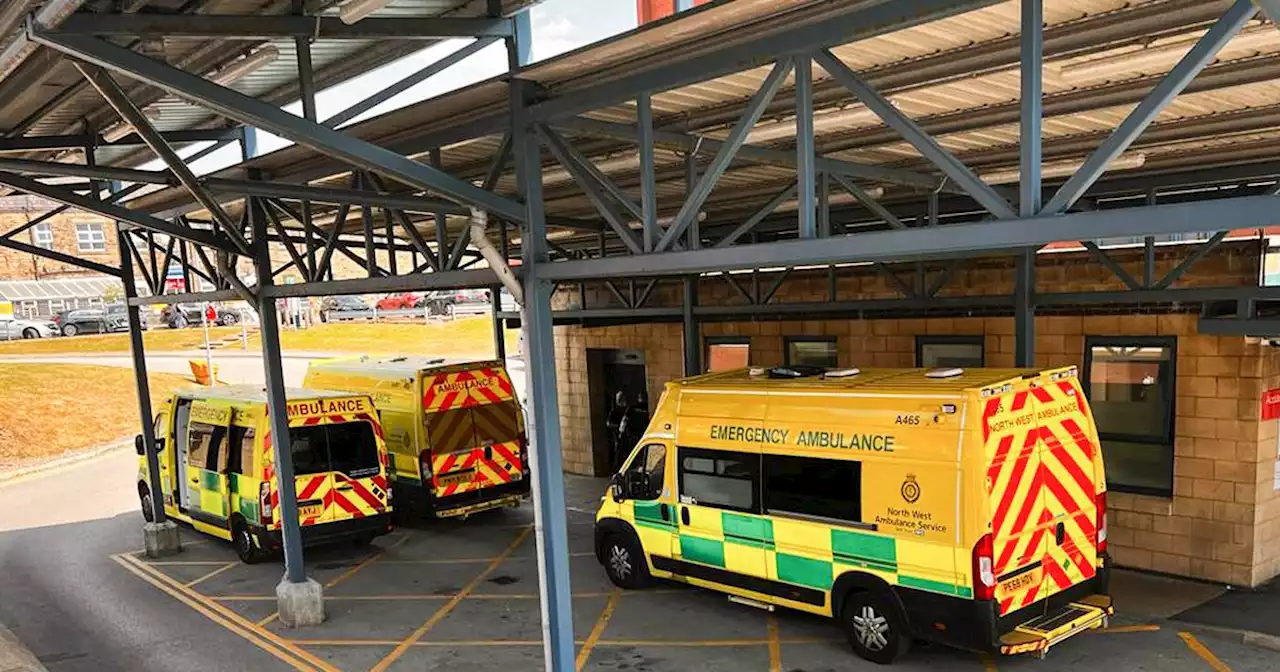 Patients told to get themselves to hospital in taxis during ambulance strike