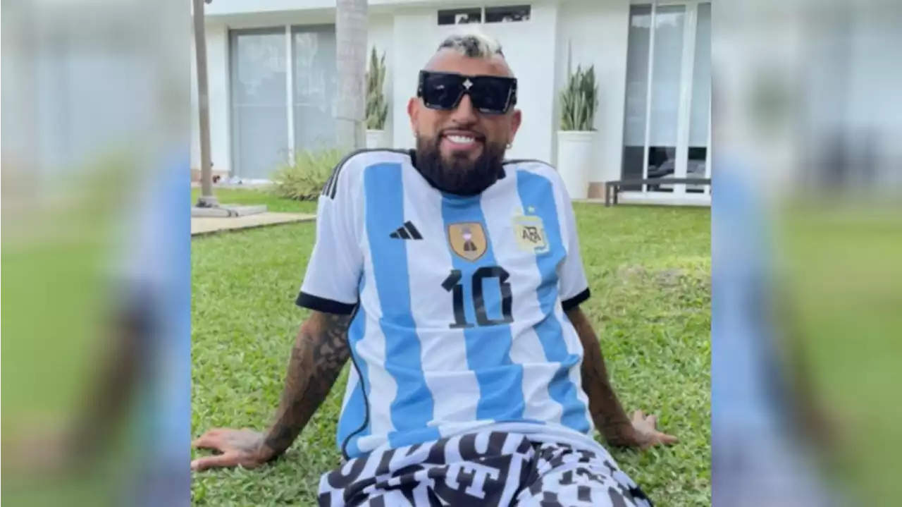 Arturo Vidal festejó con la camiseta argentina y desató la ira chilena