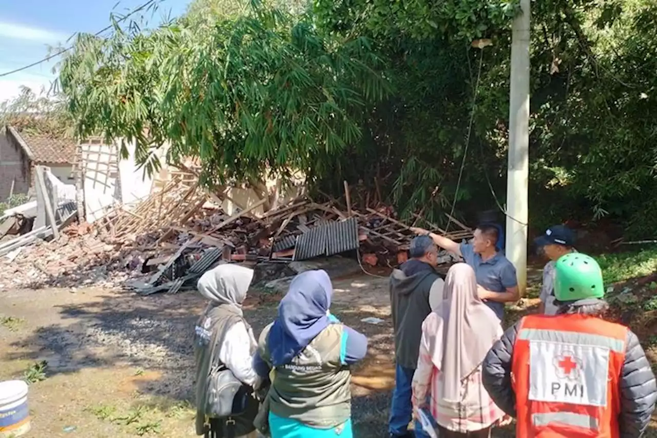 Diterjang Longsor, 7 Rumah di Desa Nagreg Kabupaten Bandung Hancur - Pikiran-Rakyat.com