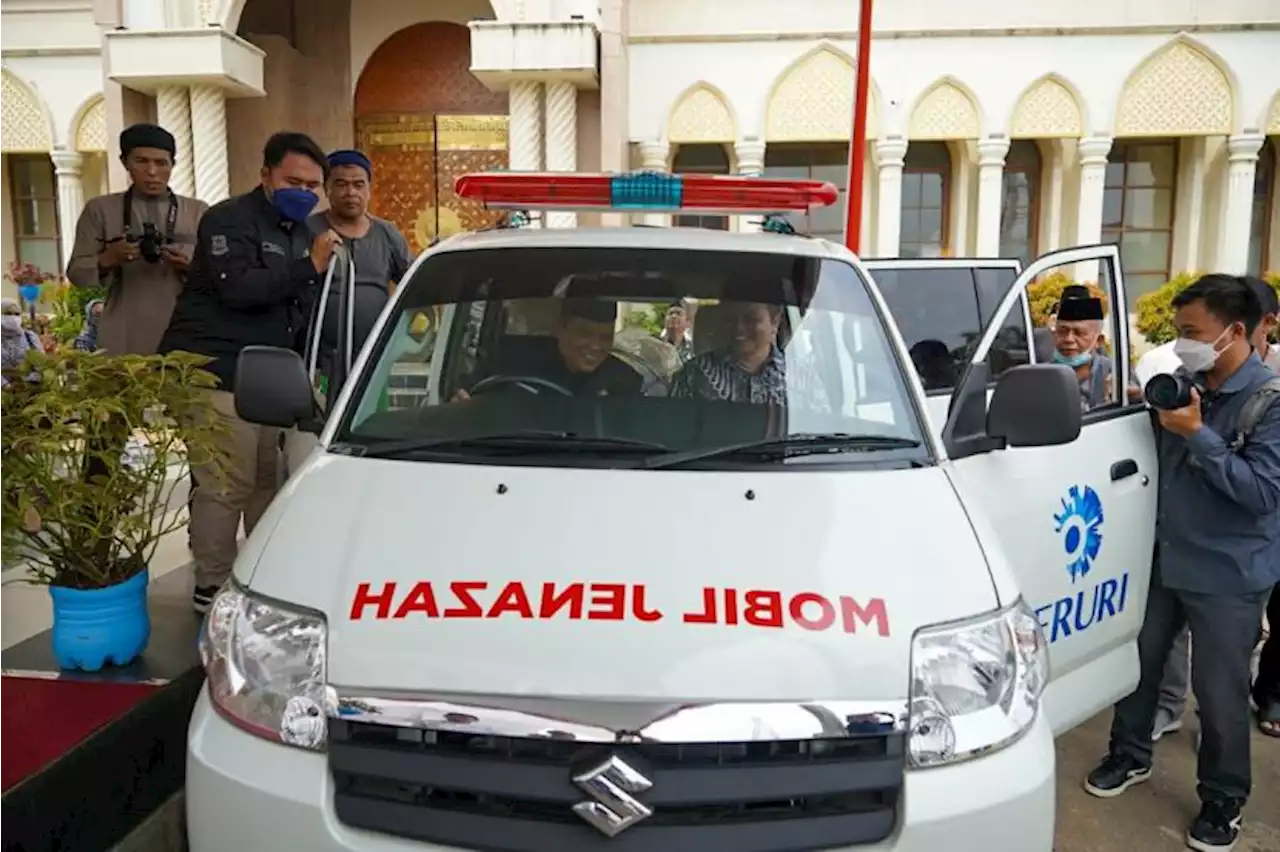 DKM Masjid Agung Shekh Quro Karawang Bersyukur Kini Miliki Mobil Ambulans Sendiri |Republika Online