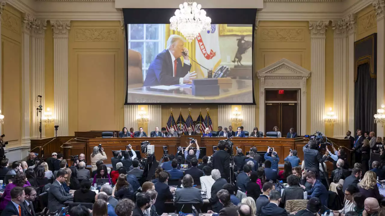 Assaut du Capitole: la commission parlementaire recommande des poursuites pénales contre Trump