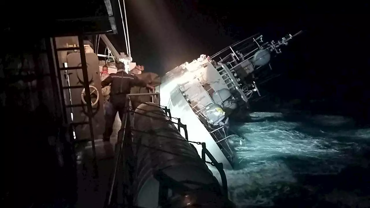 31 desaparecidos tras naufragar un barco de la Marina tailandesa