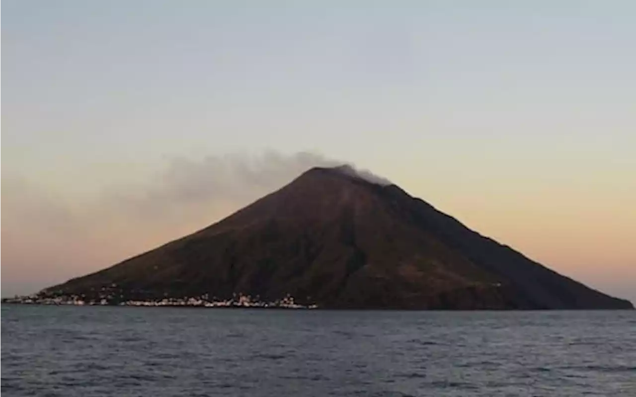 Eruzione a Stromboli, nuovo trabocco lavico dal cratere Nord