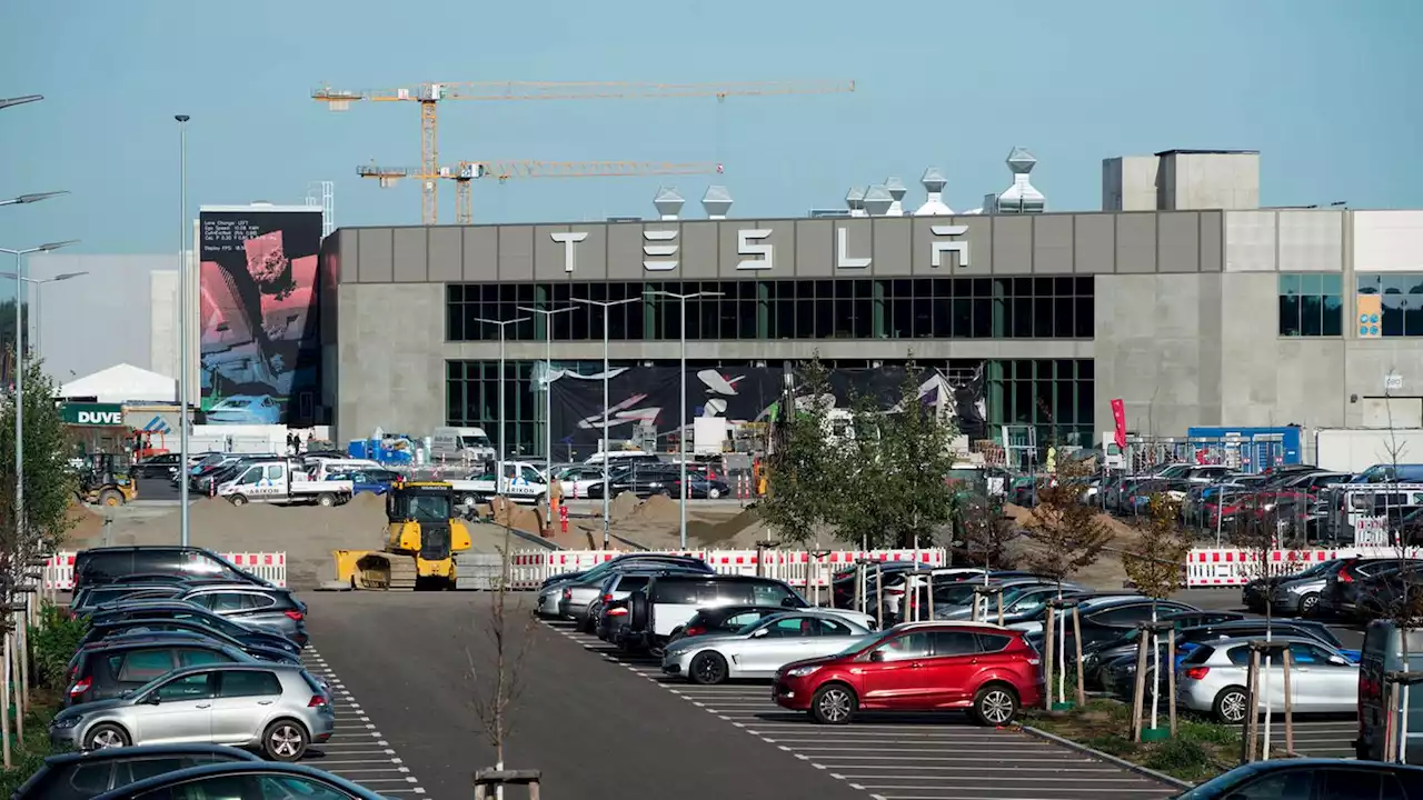 Neuer Ärger für Tesla in Brandenburg: Staatsanwaltschaft ermittelt wegen Gefahrstofflager