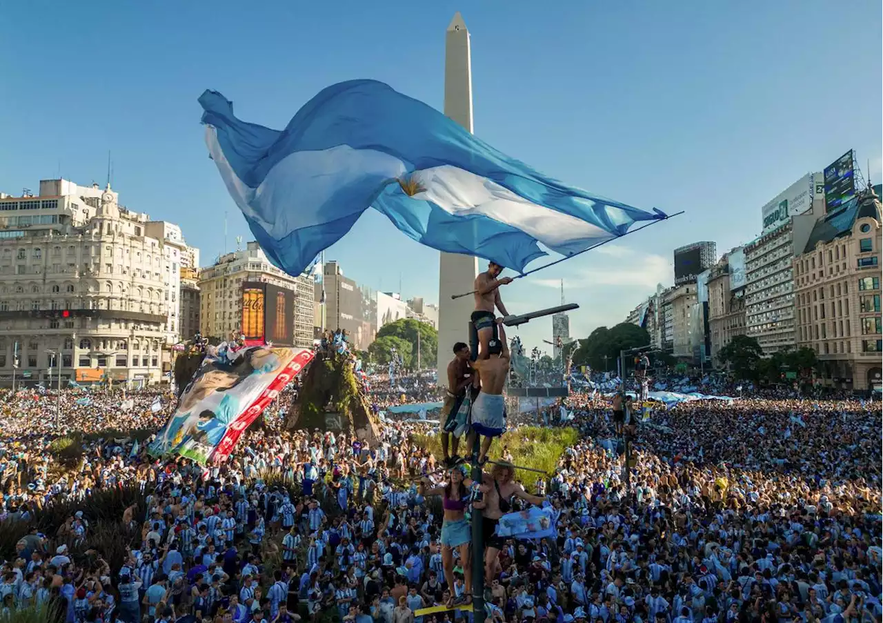 Coupe du monde 2022 : des millions d’Argentins fêtent la troisième étoile, les héros attendus ce lundi